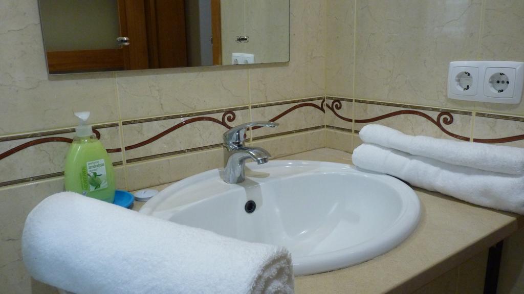 Ponta Delgada Azores Holidays House -B&B - Suites - Self Check-In Keyboard المظهر الخارجي الصورة