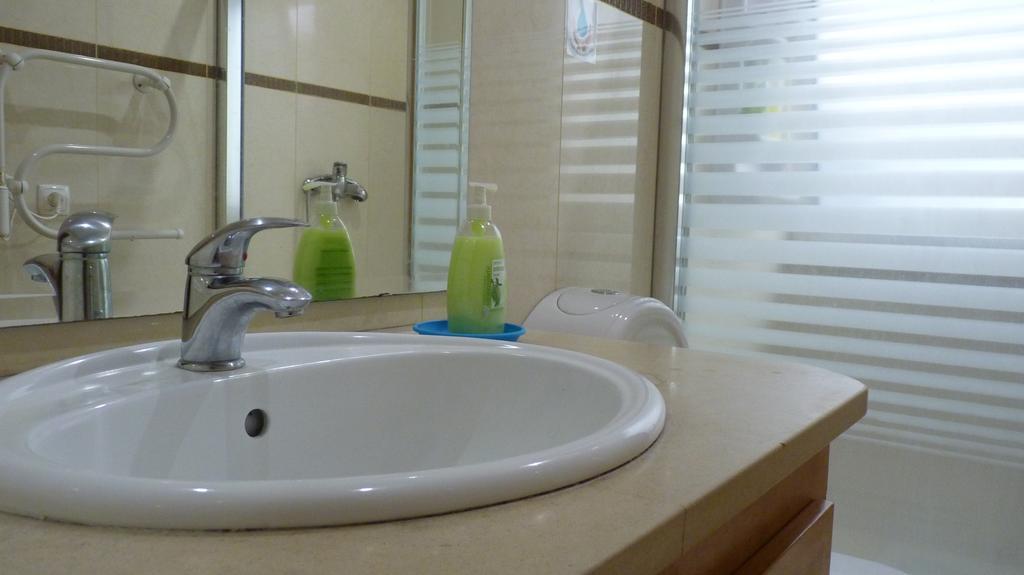 Ponta Delgada Azores Holidays House -B&B - Suites - Self Check-In Keyboard المظهر الخارجي الصورة