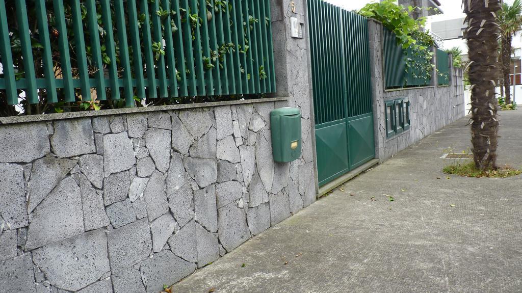 Ponta Delgada Azores Holidays House -B&B - Suites - Self Check-In Keyboard المظهر الخارجي الصورة